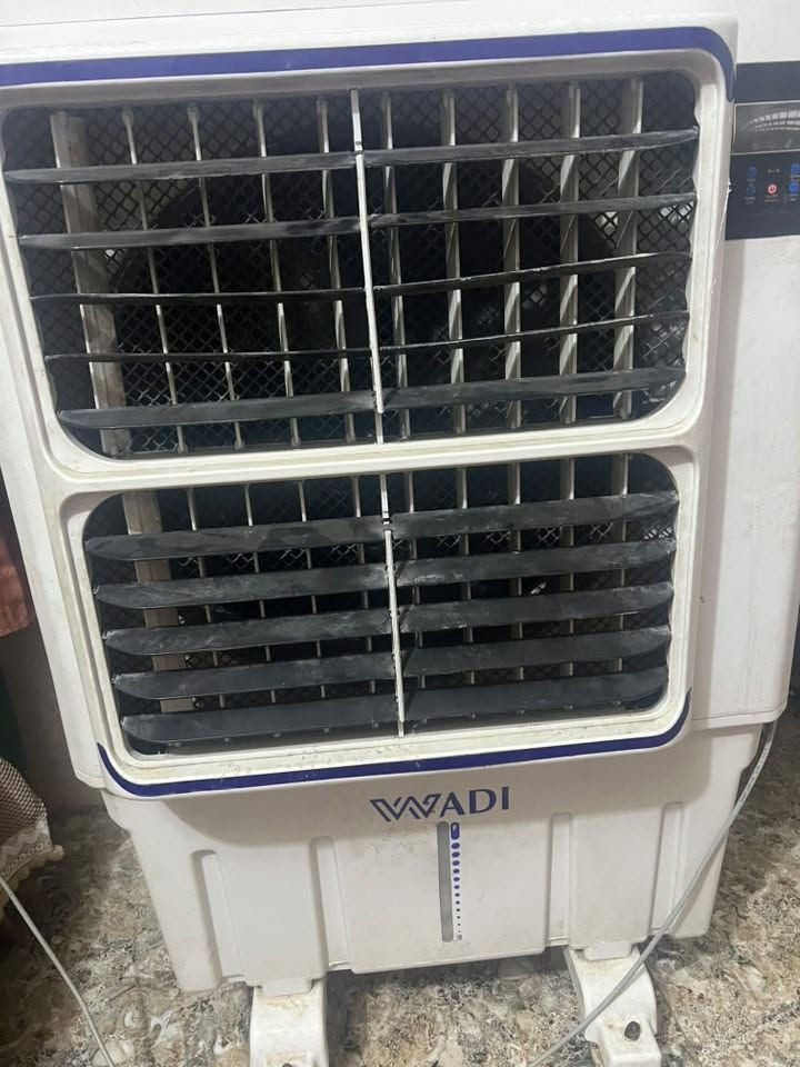 مبردة كونفيرة نظيفة جدا الحجم الكبير الوادي استخدام قليل السعر 120 الف العنوان حلة البكرلي الشراي يتصل ***********
