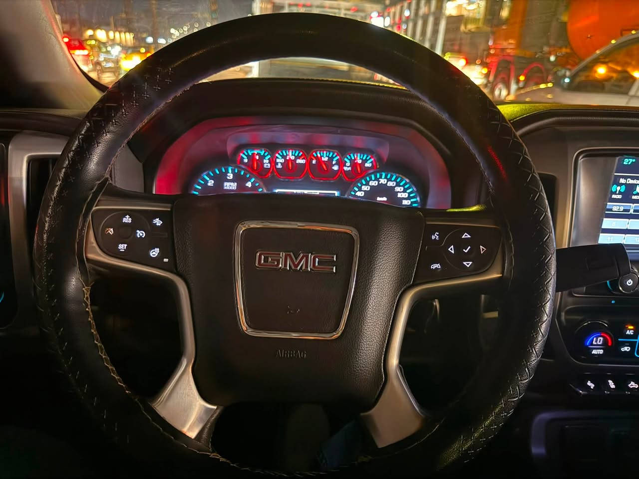 GMC sierra 2018
جي إم سييرا ابيض رقم بغداد ماشيه 99 
حادثها الجاملغ والاطار الايمن 

‎: نوع المحرك (محرك 8 أسطوانات سعة 5.3 لتر).

3GTU2NEC9JG442137

السيارة نظيفة وجاهزة سنوية بأسمي تحويل ثاني يوم ،رقم جديد انكليزي
السعر $ 207 
☎️ ***********
