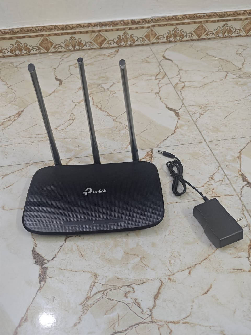 السلام عليكم  راوتر من شركة TP-Link نضيف اخو الجديد السعر 20 مكاني كوت حي الجهاد  قرب مدرست البصره رقم الهاتف ***********
