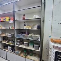 رفوف عرض • ٦ قطع • سعر مناسب
