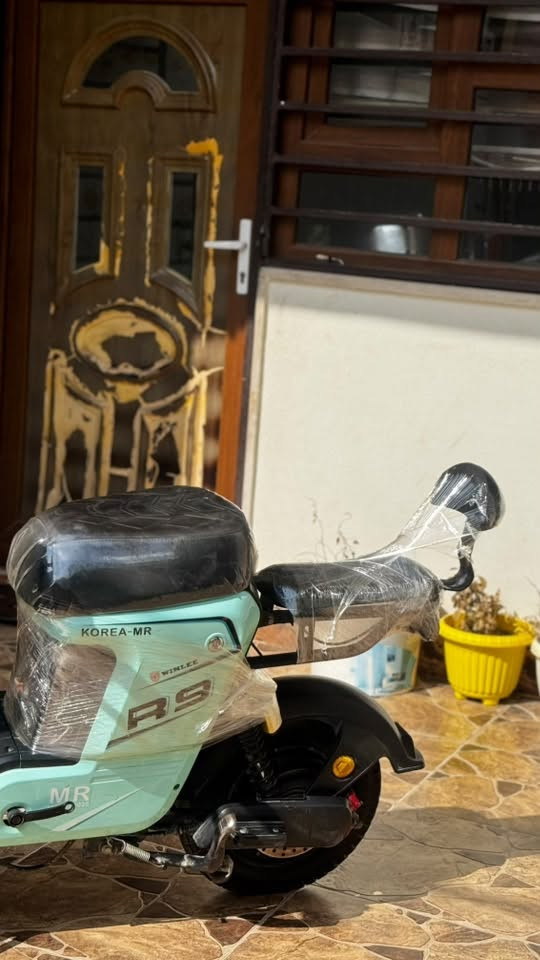 السلام عليكم متاح دراجه شحن R9 لون مميز سمائي دراجه قبل أسبوعين بدلت بيها  بطاريات ولي ابو السيفوره 
تمشي ١٠٩ دراجه مال جنايه بسعر ٥٢٥
 و مجال حك جيتك  
دراجه نضافه ٩٩/١٠٠ 
للاستفسار ***********
