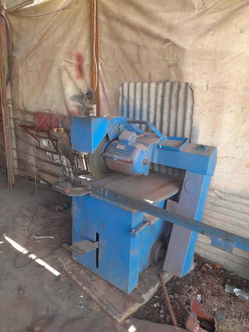 مولد محرك كيا 30  KV  السعر 15 ورقه وبيه مجال شويه
كتر حداده كبير ماطور 10  السعر 700 وبيه مجال شويه 
للاتصال ***********
بالدين وراس الشهر ما أبيع
مكاني الخالديه
