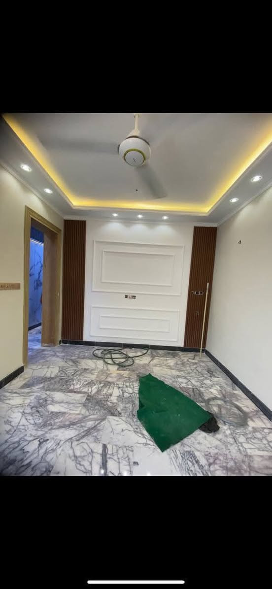 اي واحد يريد يصبغ غرفه صارت ب 50 الف فقط للغرفه الواحده ***********
