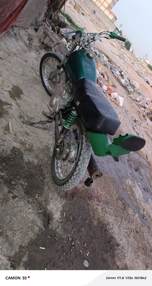 اربعه كير كلك دراجه نضيفه ابيع كوم حديد محرك لاطش السعر250 وبيه مجال قليل *********** مكاني حي الحرفين مقابيل الانصار المايشتري يطلع كبل لا يتعبني
