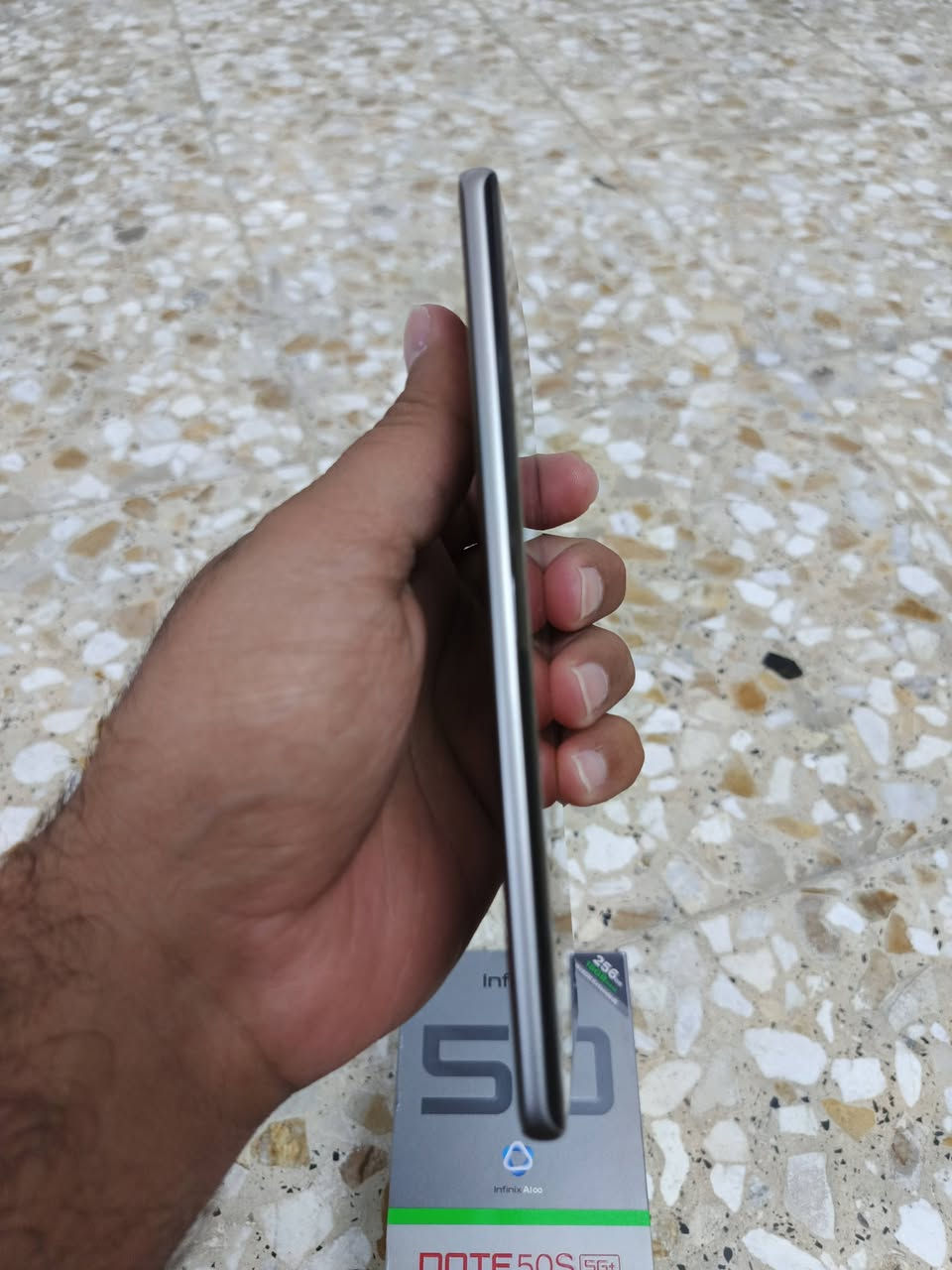 سلام عليكم عندي نفنكس 50س مضلع ستخدام سبوعين جديد بعد كارتون وغراض بعدهن بلكارتونه سعر ٣٩٠ اتصال *********** مكان مدينه الصدر
