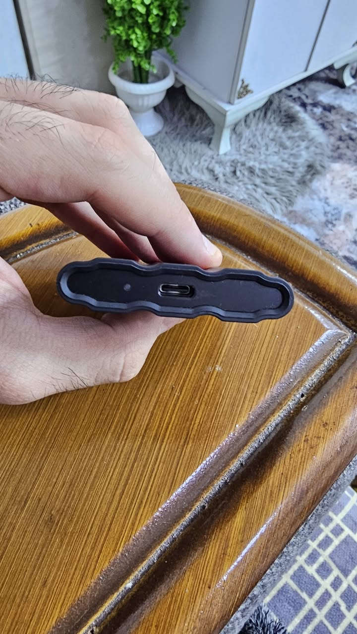Portable SSD SAMSUNG T7 2TB للبيع
SSD خارجي للبيع
مواصفاته مثل ما موضحة بالصورة استخدام قليل جدا نظيف جدا
سعره 725 و بيه مجال
عنواني بغداد الصليخ
الرقم ***********
*الصورة من موقع شركة النبع ستور

نص مكتوب في الصور:
- store.alnabaa.com/products/s
- Samsung T7 Shield 2TB Portable SSD - USB 3.2 Gen 2, Up to 1,050 MB/s Read, Rugged Design, IP65 Water & Dust Resistant, Moonrock Beige
- Vendor: Samsung | Type: External SSDs
- SKU: MU-PE2T0S/WW
- 780,000 IQD
- Shipping calculated at checkout.
- Available in stock