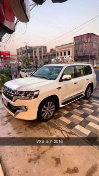 لاندكروزر VXS • V8 ٥.٧ • كفالة عام