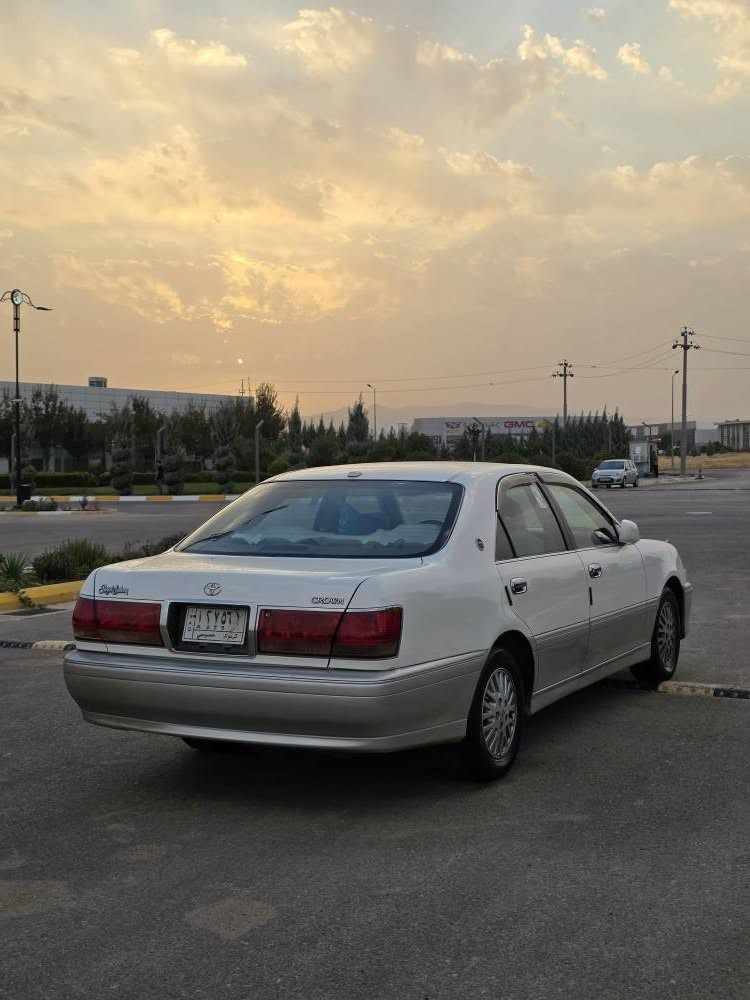 توێتا مەلیکە 
مۆدیلی 2001
3دووگمە 
تەبرید لەسەر سویج 
گەرم و ساردی ئیشەکات 
مەجوعە و جادەگرتنی بەشەرت 
جوار تایەو ویلی لۆکی لەژێرایە 
هەمووگیانی بەشەرت 
بۆ پەیوەندیکردن 
***********
*********** سميل, دهوك
