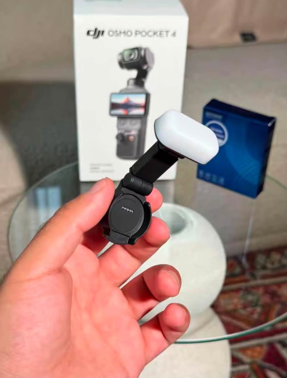 السلام عليكمdjl osmo pocket4كامرة جديدة استعمال اقل الشهر كامل ملحقاتها موجودة نسخة الcomboللاستفسار ***********
