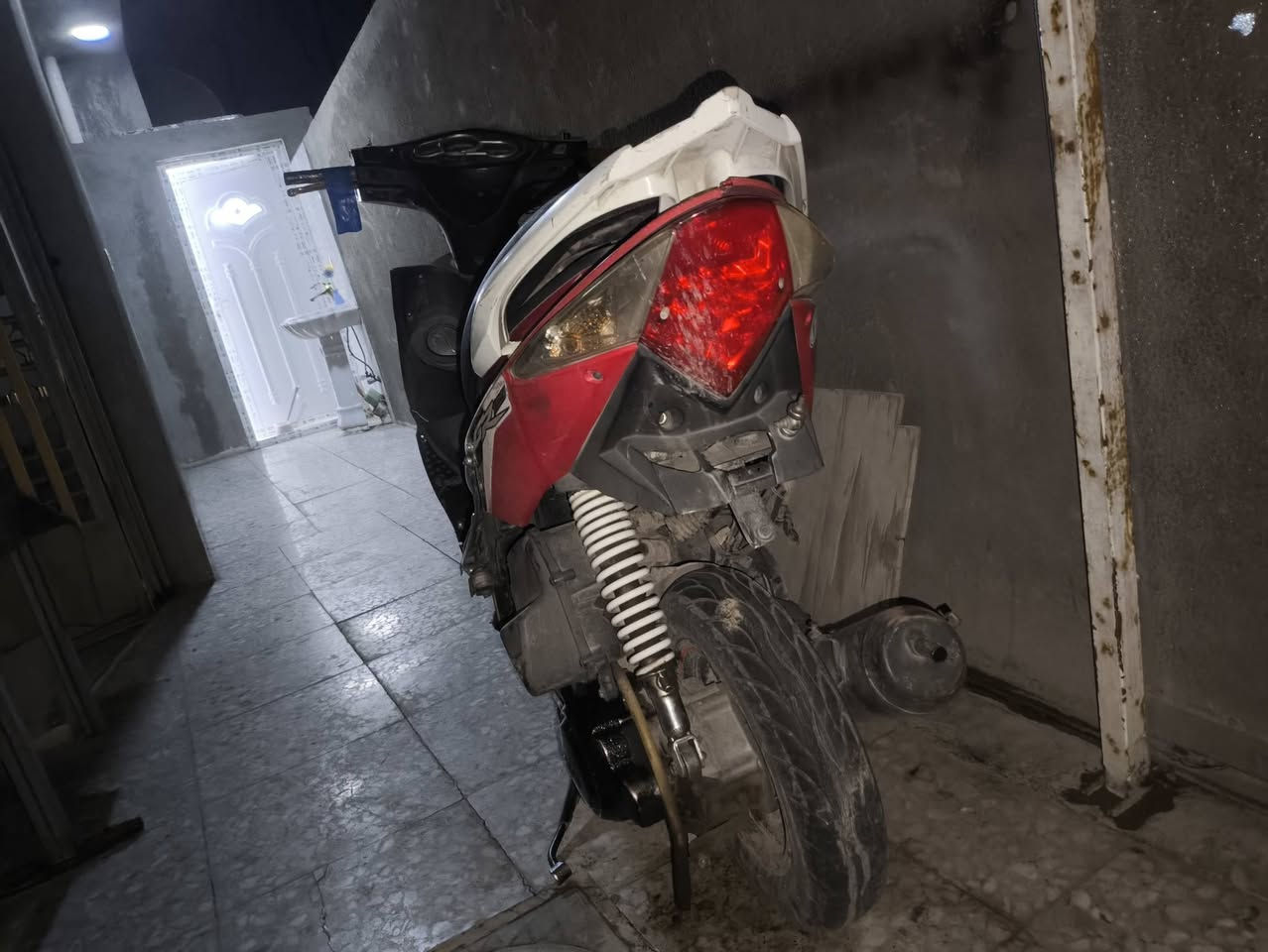 دراجة سايم جير :  ماكو جديد بس شكم قطع بل عراق ومستعمل دراجه نادره اسعار النظيفة ول موجود بيه كفرات من مليون الى 750 الف وهاي شوفت عينك الدراجه بس كفرات مابيه . ول مكينه خير من الله لا تنقيص ولا تبخير مكينه نظيفه للاستفسار *********** واتساب موجود
