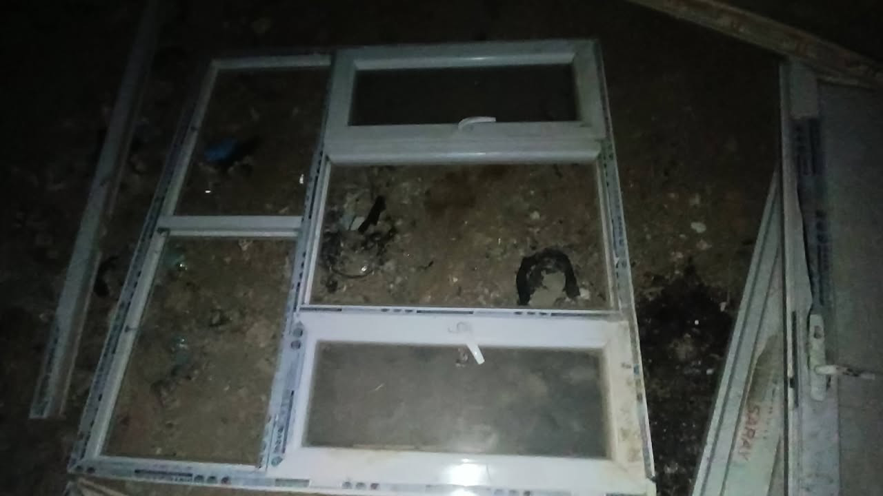 سندوش 25 وحده اقل وحده طول 4 متر نضيفات 8 شبابيج 5 ام 3 جام و3 شبابيك ام 2 جام مغسله نضيفه يرادله بس غسل وبلايودات 2 ام 4 متر  كلشي نضيف وسعر مناسب مكاني بشمري وهاذ رقمي***********
