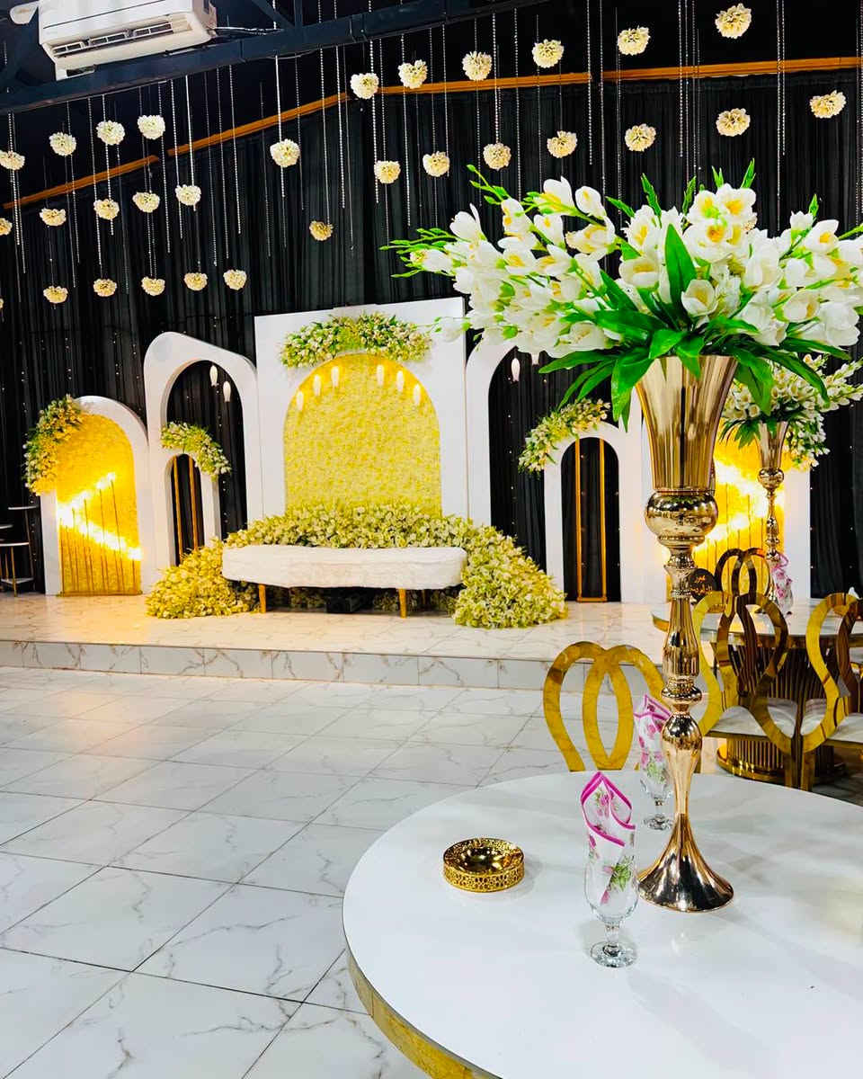 الحجوزات مفتوحة للأشهر       ٩      و      ١٠       و       ١١     🌸 
سارعوا بالحجز قبل أن تفوتكم الفرصة 🌸 
وية قاعتنا الخصومات متخلص سوينالكم 
خصومات وتخفيضات وهدايا ع الحجوزات 🌸
سعة القاعة ٣٠٠ شخص 🌸
للاستفسار ع الواتساب *********** 🌸 
العنوان :ـ حي الجامعة ــ مقابل مجوهرات الماس ــ فوق مطعم چكن بوكس ــ ط ٣ 🌸
