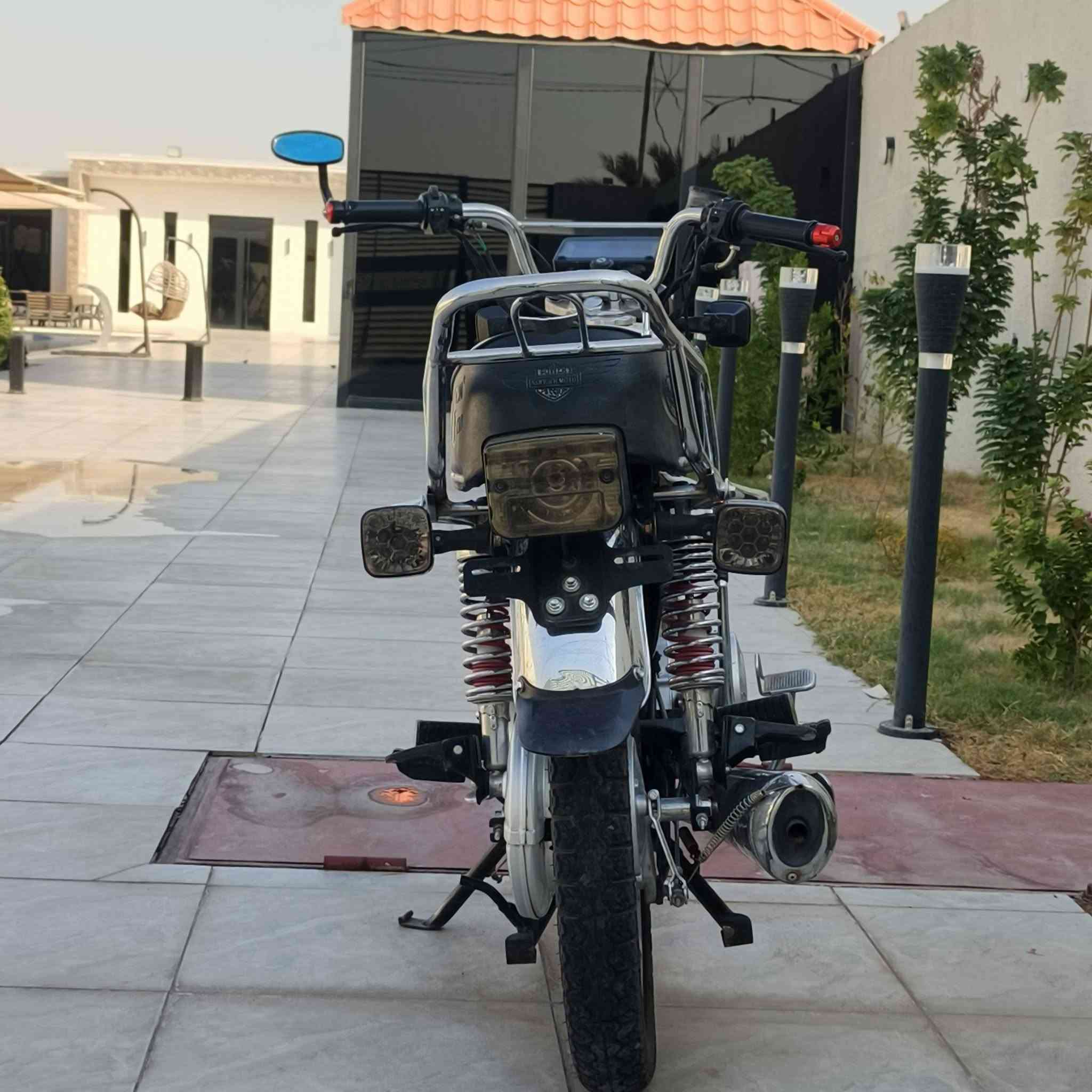 السلام عليكم  دراجه سولنك 
موديل 25
محرك 200cc
النضافه كدامكم موضحه بل الصورة 
مكفوله عامه 
اورق كامله 
بيع ومروس  
رقم الوستاب ***********
