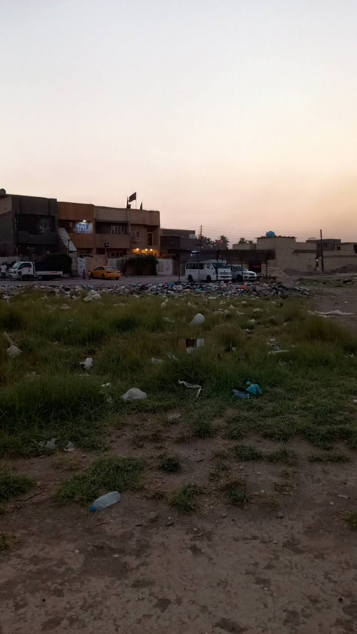 السلام عليكم قطعة ارض للبيع 150م  العنوان خلف الجنسية  قريبة على الملعب *********** للستفسار   يوجد واتساب

