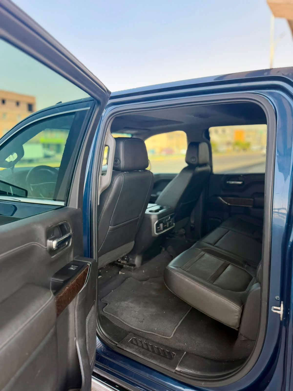 🇺🇸سلام عليكم ورحمة الله 🇺🇸
*  GMC سيرا 2019 
* SLT 
*  8 V — 5300
باب طويل بدي قصير المرغوب سيارة حادثهة جاملغ والبنيد 
بدون دواخل سيارة فول فول مواصفات فتحة صندوك قطعتين كشنات جلد تدفئة تبريد رقم بصرة بسمي مكينة 
كير كفالة شرط ماشية 98،000 الف حقيقي 

🔥 ✅ السعر { 243 } بيهة مجال قليل 
✅ الاستفسار: *********** 
✅ مكاني البصرة
