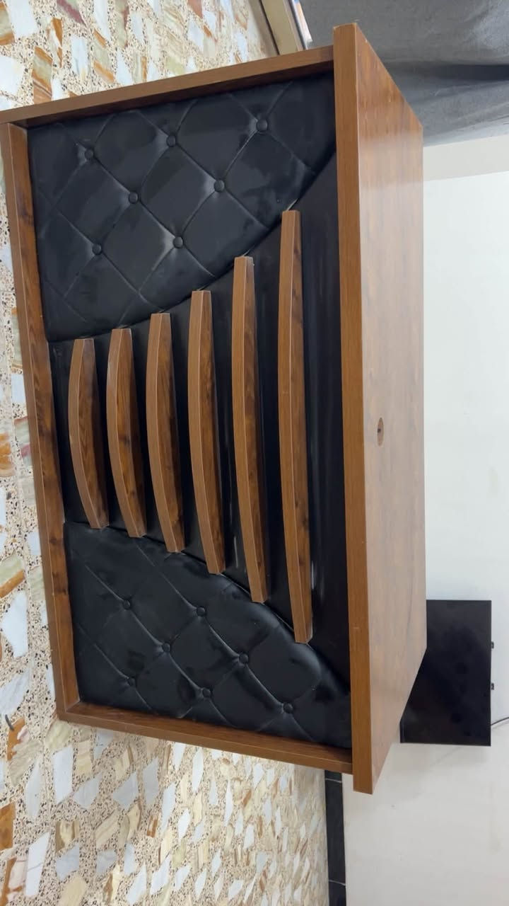 للبيع. ميز صاج اصلي الرد على الرقم *********** بي واتساب
