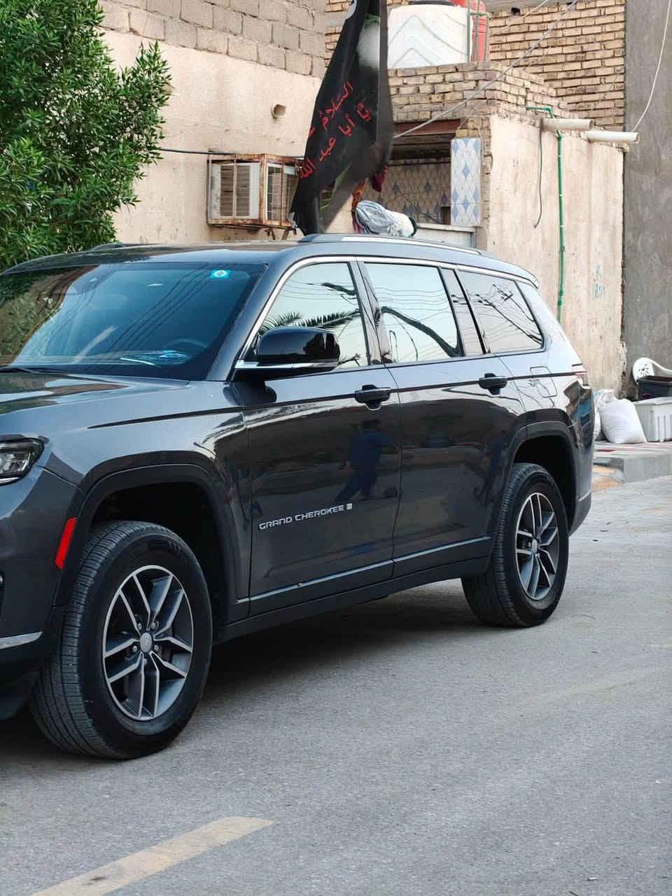 جيب كراند شيروكي لمتد L 2023
وارد امريكي فول الفول 
رقم بغ￼￼داد تحويل مباشر
محرك 6 سلندر 
7 راكب 
مواصفات 
بانوراما 
مقاعد جلد منفصل كهرباء وخزن 
كامرة داخلية 
الكير 4 وضعيات 
مخارج شحن عند كل مقعد 
باب خلفي كهرباء
تحكم استيرن فول شفتات اسبورت 
حادثا امامي موضح بالصورة 
السعر 26000$
للبيع فقط 
للاستفسار ***********
