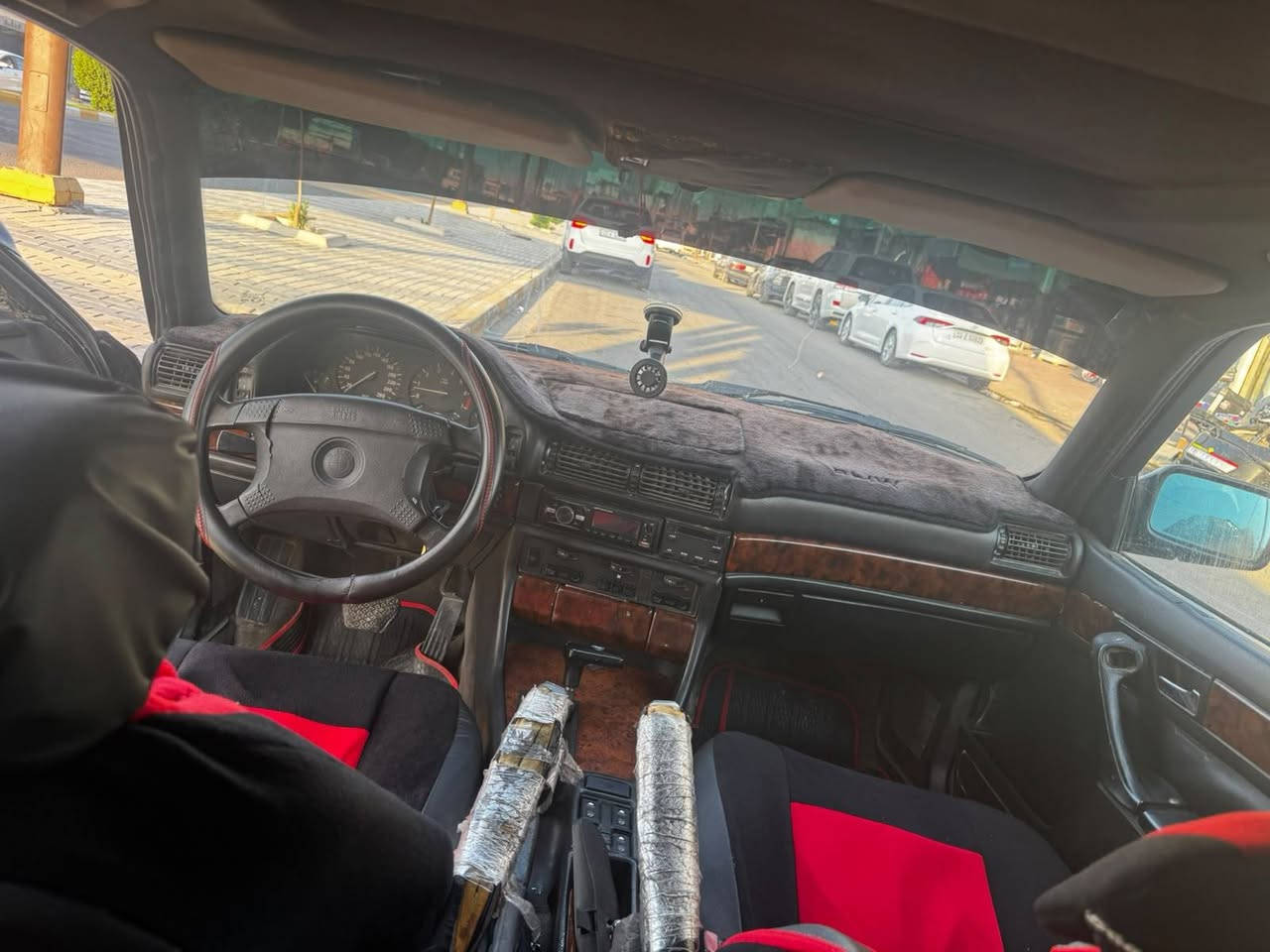 السلام عليكم 🌹
 BMW للبيع موديل 1٩93 فول مواصفات رقم بغداد  باسمي الجديد محرك كير  تبريد كله جديد ***********بيع او مراوس حسب القناعة /***********

نص مكتوب في الصور:
- @pu_1z