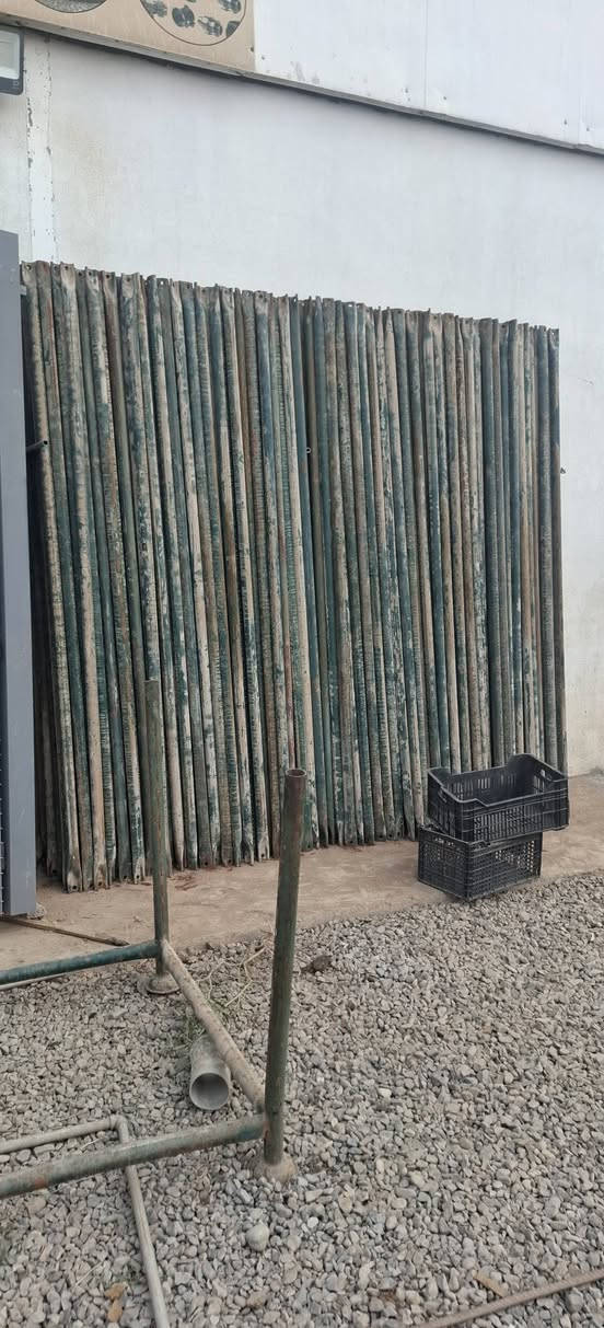 کۆگای ڕێباز تۆربەی  بۆفرۆشتنی بۆری ئەسکەلای  دەستی دووی سیاج  بۆریەکە ئینجونیو ئەستورە 2مترونیو درێژە بەکاردێ بۆسیاج بۆکەپری مێو بۆریەکە ئەوەندە پتەوە ئەتوانی وەکوشیش بەشۆفڵ داکوتریێ وەجبەیەکی زۆرمان هەیە نرخی گونجاوە ناونیشان سەردووسایدی گشتی چوارقوڕنە گرجان ژم***********ژم***********گەیاندنیشمان هەیە
