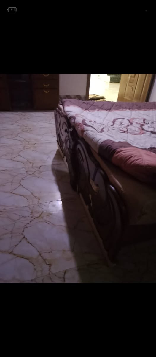 سلام عليكم
يوجد غرفة صاج شغل الموصل مستخدمة 

السعر. 800  وبيه مجال قليل 

***********
