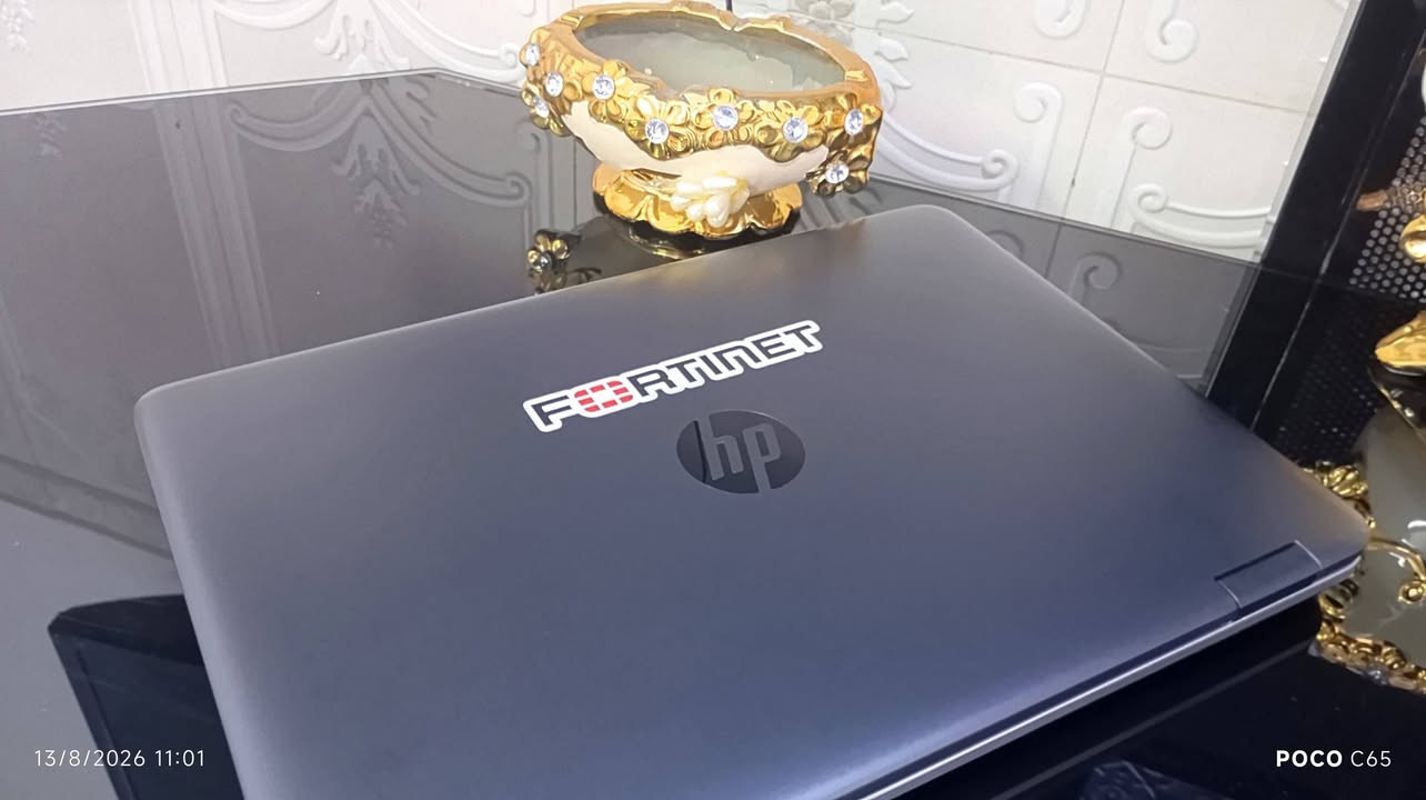 HP ProBook 645 G2 للبيع 

💻 المواصفات:

- ⚙️ المعالج: AMD PRO A8-8600B
- 🧠 الرام: 8GB
- 💾 التخزين: m.2 / 256GB SSD 
- 🎮 كرت الشاشة: AMD Radeon R6 مدمج، يصل إلى 4.3 GB
- 🖥️ الشاشة: 14 إنچ
- 🪟 النظام: Windows 10 Pro 64-bit
- ⌨️ كيبورد عربي / إنكليزي
- 🔌 الجهاز يعمل بصورة طبيعية
- ✨ الحالة الخارجية: جيدة

📌 مناسب للدراسة، العمل، الأوفيس، الإنترنت والبرامج الخفيفة.

💰 السعر: [ 200 ] ألف دينار بيه مجال 

📍 الموقع: [بغداد البياع]
📞 للتواصل: [***********]
