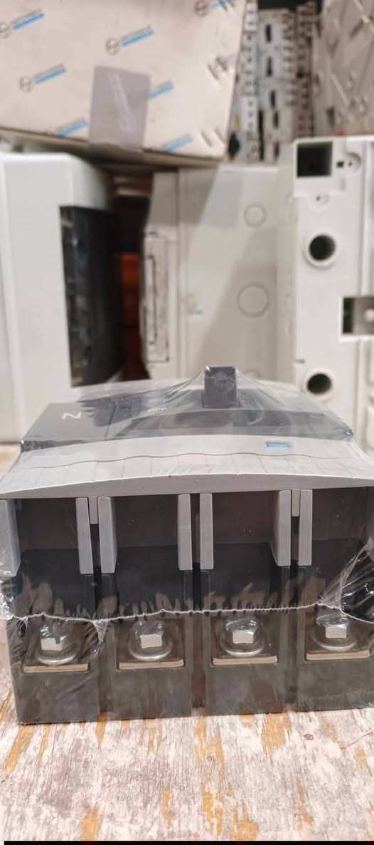 كوندكتر رباعي  اصلي325A  LT
كوندكتر رباعي اصلي 160A   LT 

قاطع رباعي    LT اصلي     250A

انسب اسعار موجود كمية اسعار تواصل على هاذا رقم ‏‪***********‬‏  مكاني ديوانية 📞 وافق ادمن جزاك الله خير..
