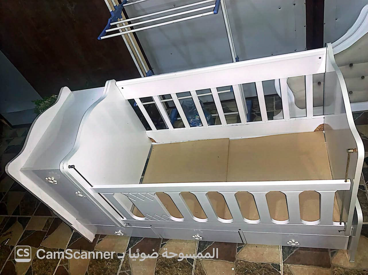 سرير طفل حلو ومرتب مثل ماموضح بالصورة بدون دوشك للبيع  السعر 75  الف وبي مجال للاستفسار والطلب الاتصال على الرقم التالي علما انا الرقم بي وات ساب ***********  العنوان سليمانية
