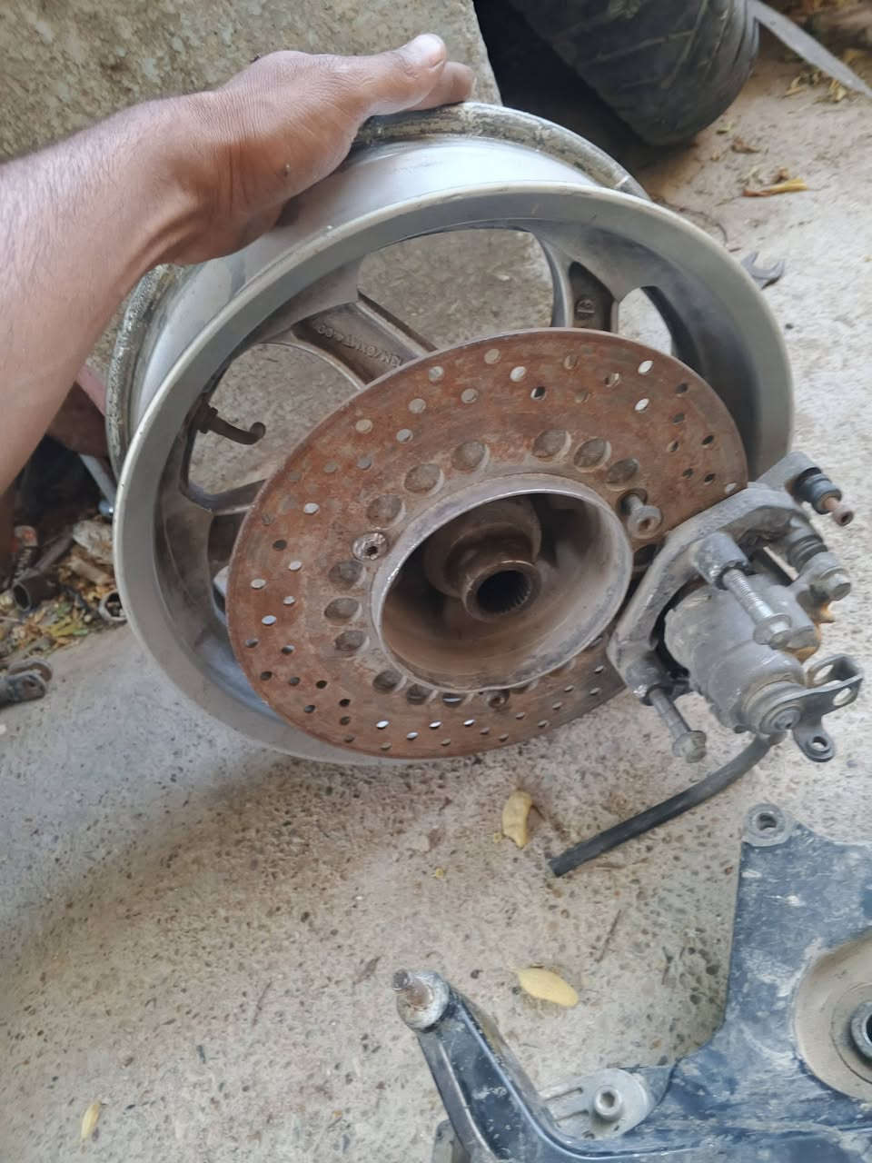 سلام عليكم  للبيع   غراض سلفر ونج ويل خلفي وهاوزن سعر 80عنوان الحسينيه الراشديه نتصال ***********
