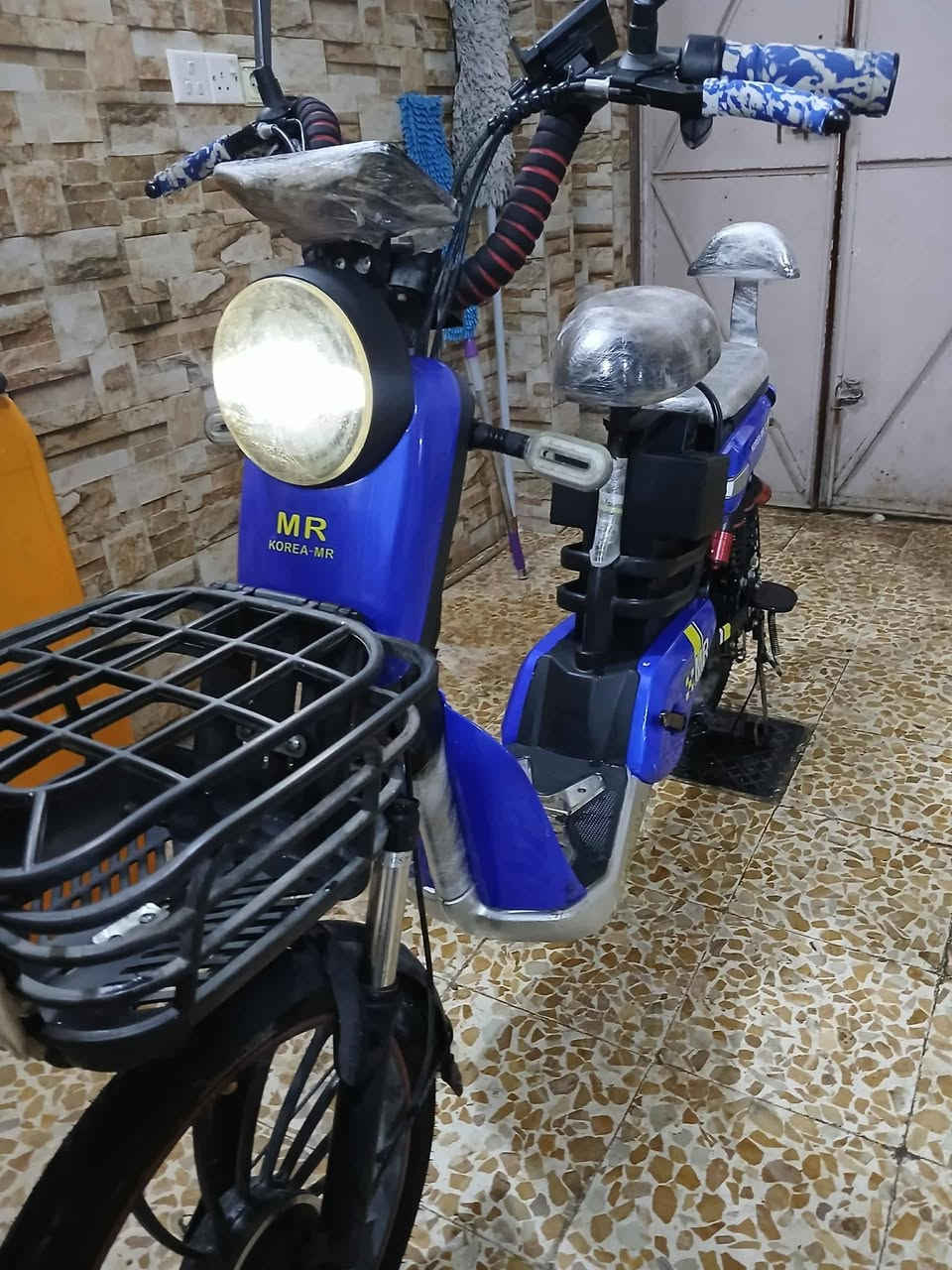 💥للبيييع💥
ماطور شحن
💥السعر 250 الف💥
من شركة Korea MR
فووول نظافة 
مستعمل
الحجم : 20
سويج و بصمة
اربع بطاريات ، 16 امبير
سرعة  اربع نمر تصل الى 72
يمشيك 25 كم او اكثر على حسب سرعة الماطور
و يحتوي على دبلات ٢ جديد و مضلة و شاحنة و دواست بايدار ٢ للتواصل ***********
