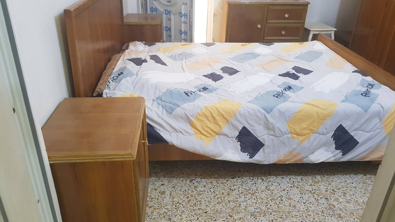 البيع استعمال قليل الحريه الاولى رقم الهاتف *********** السعر ٤٠٠ وبي مجال للشراي إخوان الغرفه عراقيه اشترته جديده.
