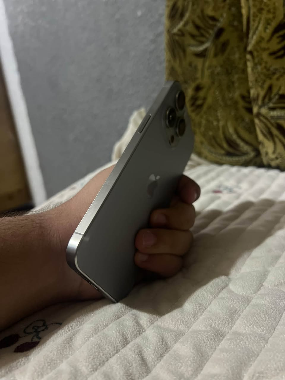 ايفون 15برو ماكس للبيع ذاكره 256مبد بطاريه اصليه ومبدل شاشه اصلي الجهاز مابي جلخ كامرات دمعه سعر675وبي مجال حك جيتك مكاني موصل للستفسار  رقم ***********

نص مكتوب في الصور:
- 2:23
- حالة البطارية
- لم يتم التحقق منه
- تعذر التحقق من أن بطارية هذا ال iPhone بطارية أصلية من Apple. قد لا تكون التفاصيل دقيقة تمامًا.
- لمعرفة المزيد
- قد تكون خدمة البطارية مغطاة بالضمان. حول البطارية والضمان...
- 100%
- الحد الأقصى للقدرة
- هذا قياس لقدرة البطارية مقارنة بقدرتها عندما كانت جديدة. قد تتسبب القدرة المنخفضة بتقليل ساعات الاستخدام بين عملية الشحن والأخرى.
- 4
- عدد الدورات
- هذا هو عدد مرات استهلاك iPhone لقدرة البطارية. معرفة المزيد...
- سبتمبر 2023
- تاريخ التصنيع
- غير معروف
- أول استخدام
- 2:23 القطع والخدمة تجمع Apple سجل تاريخ القطع والخدمة، وهذا السجل يعرض معلومات عن هذا الـ iPhone وحالته وتفاصيل إصلاحه. معرفة المزيد... سجل تاريخ الخدمة الشاشة غير معروف البطارية غير معروف