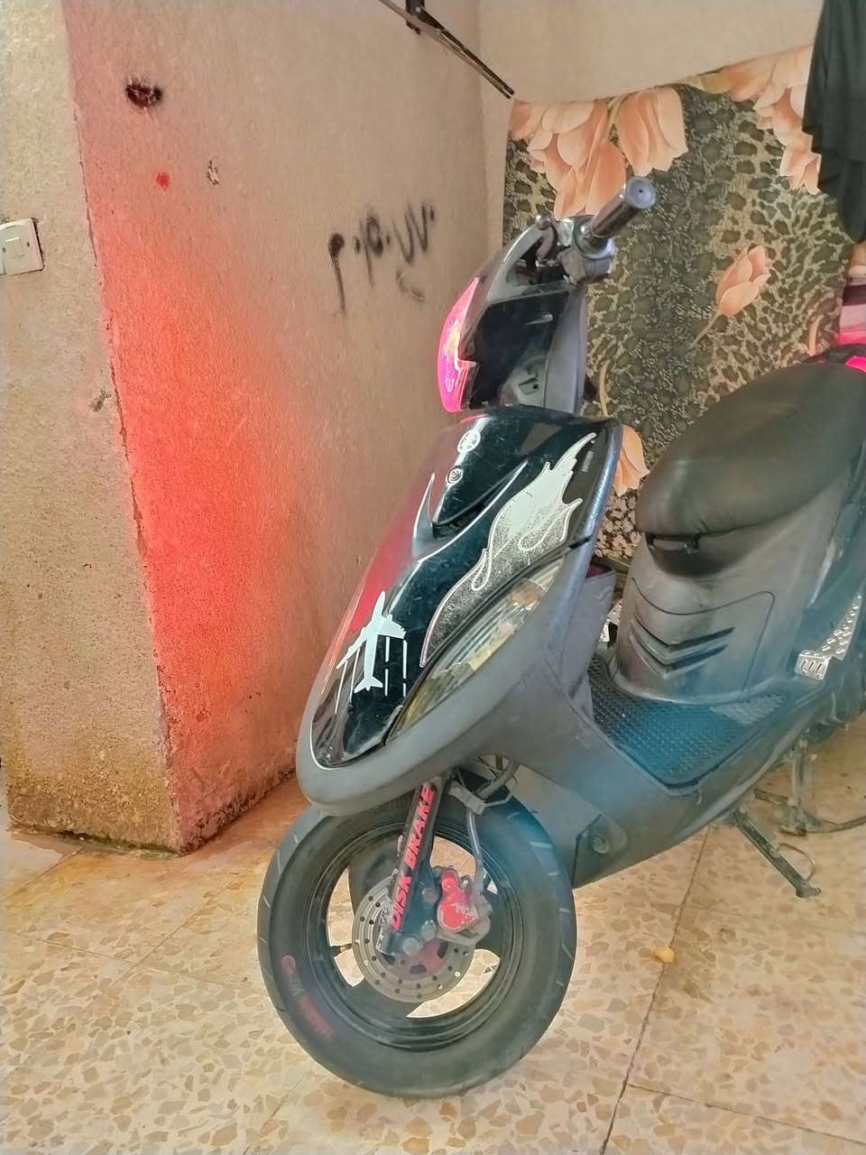 سلام عليكم... دراجه ماكس عدله للبيع... الدراجه يوم ٩،١ نزلت من الرمبه... الدراجه كامله من كل النواحي... بيه كلاجات رياضي... أوراق الدراجه موجوده للاتصال...، ***********. و بيه تزويد رياضي بسيط... العنوان بغداد الشعب
