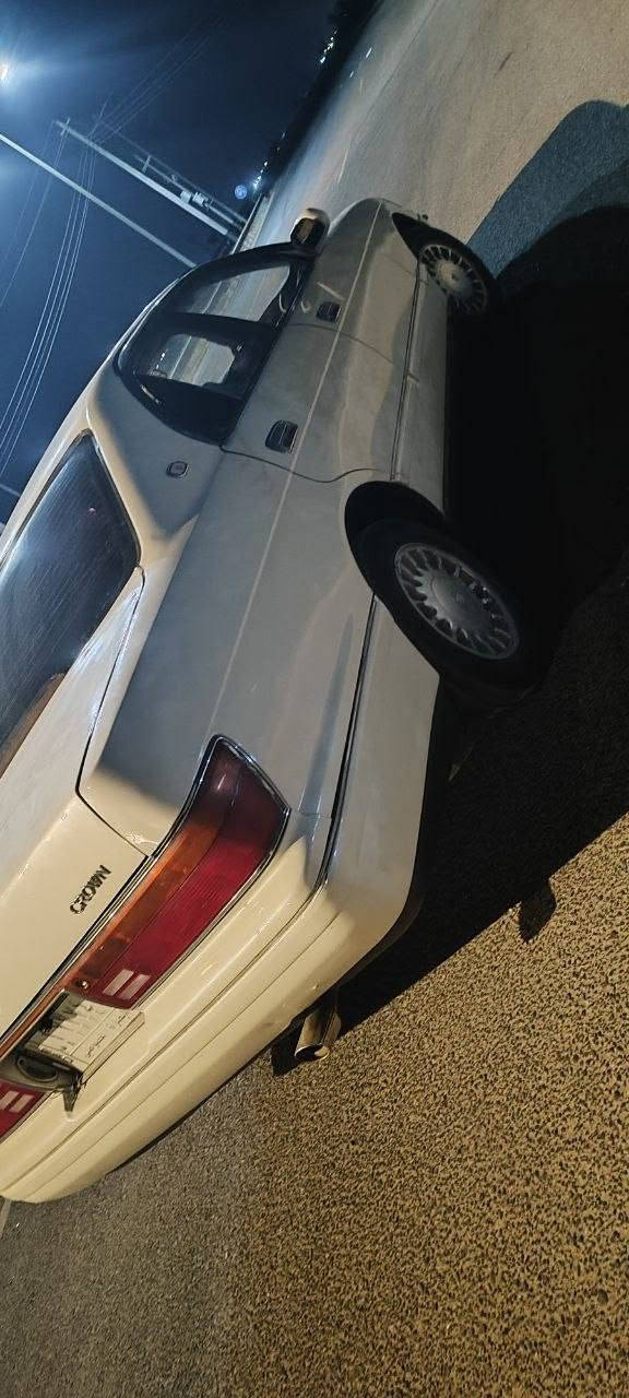 سلام عليكم سياره بطه فصل مديل95 ابيض صدفي سياره جاهزه من مكينه وكير 2500ديلكو حاويه شرط كارتون تبريد وي السويج سياره خير من الله لايت زنون حداديه حلوه حته ربل بدي بدلته يعني انسه الطسه دواخلهه حلوه مصبوقه عام السياره صبق درجه اوله اضر جراد ورصعات بل قمره ومعدلهن مكان بصره سفوان سياره بسمي شخصين سنويه لل 30رقممميزسعر قفل 55هاتف ***********
