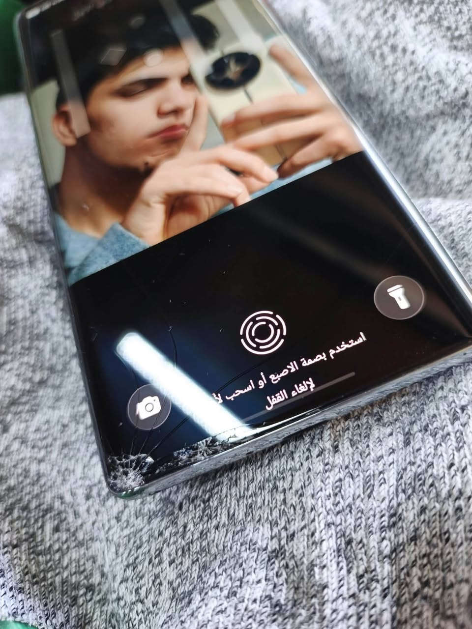 كامون 40 برو 5G • ٢٥٦ جيجا • شاشة مكسورة