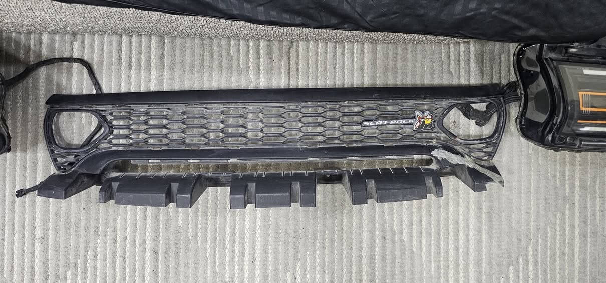 لايتات سكات مديل ٢٣ جدد نضاف كلش وشباج شوفت عينك يرهمن من مديل ١٥ لل ٢٣ كله واحد كاملات جيب وشد ٣٠٠$ كلهن اصلي اصلي اصلي مال السياره نفسها تفاصيل ***********.  مكان بغداد
