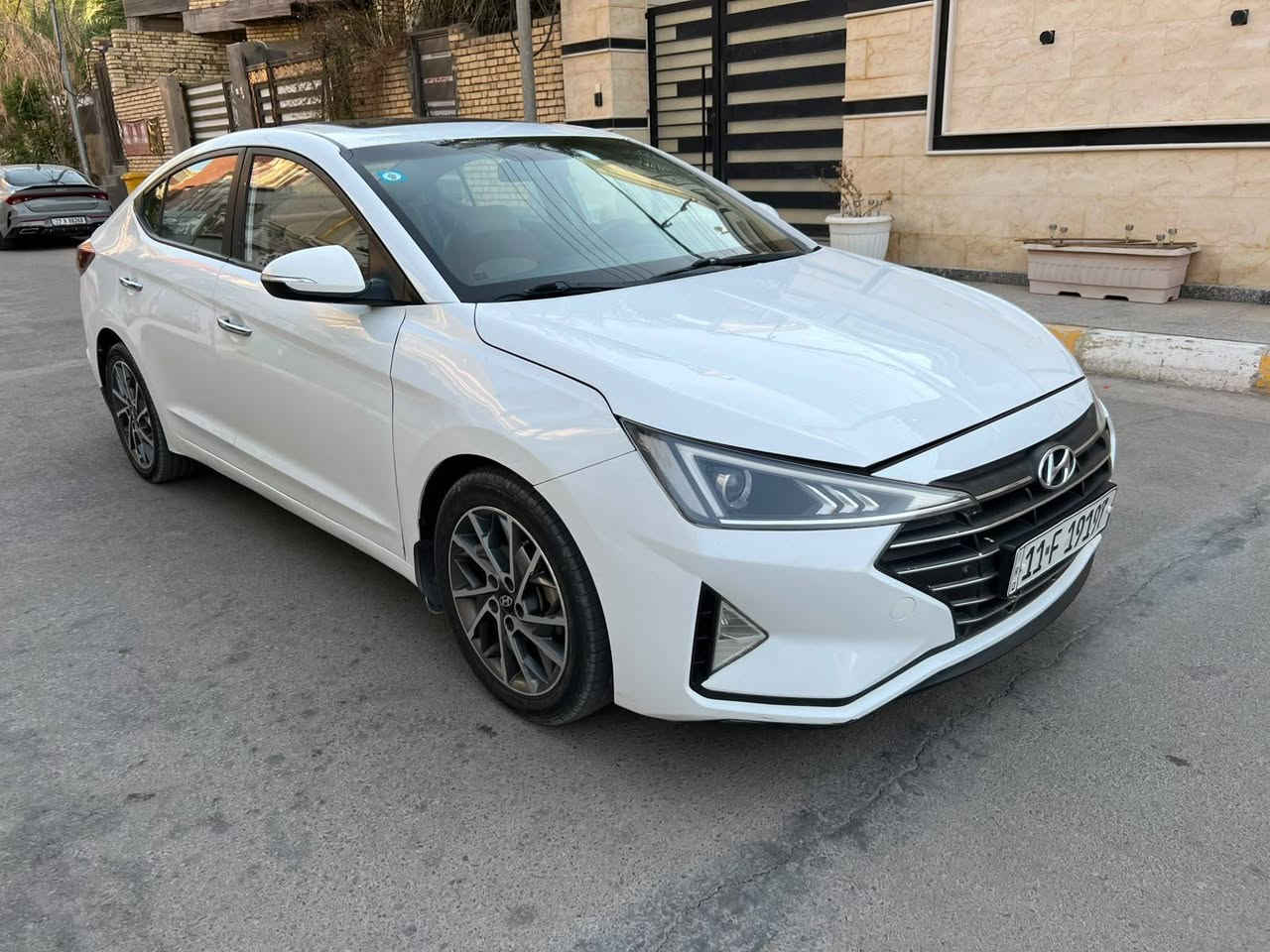 السلام عليكم 
النتره 2019 خليجي رقم بغداد تحويل مباشر 
سيارة بيها جاملغ وباب وطرف لبنيد صبغ فقط بدون ضرر داخلي موصفات فول واحد عل واحد 
محرك كير كفاله حداديه تبريد ثلج 
سيارة جاهزة للاخير محرك 2000 دوش 
السعر 137 وبيها مجال الشراي يتصل وبلخدمه *********** مكان السيارة ناصريه مركز
