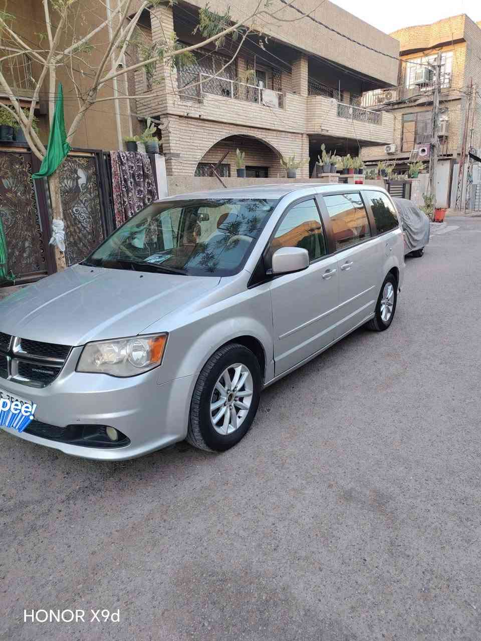 @السلام عليكم دوج كرفان موديل 2012 مكينة وكير كفاله تبريد ثلاث قطع بيبان ميكانيكي السياره داخله كلين وهنا انطخت ابو ستوته ونصبغ الجاملغ
بدون دواخل رقم اربيل شمالي بسمي شخصيا تحويل مباشر
سنويه جديده ورقم دولي تخم تاير وصدر ومشط كله جديد
جاهزه ربع متصرف عليها واحلى من الصور السونار مرفق
 مكاني بغداد الكرخ قرب تقاطع درويش السعر 117 وبيها مجال
***********
