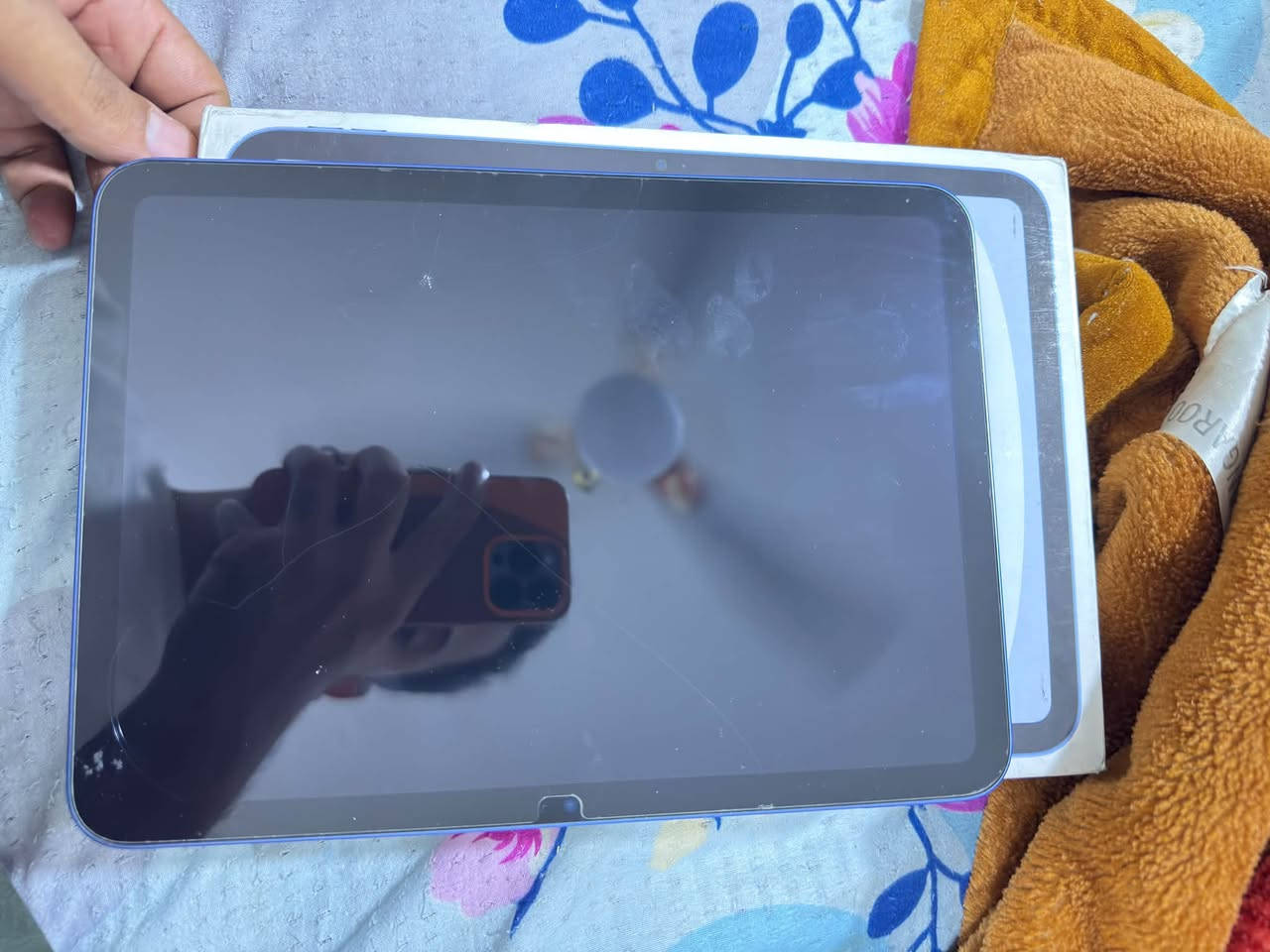 ايباد  الجيل العاشر
256
نضيف حيل. مال دراسه بطاريه فوك 90
سعر ٤٨٠ وبي مجال بسيط
***********

نص مكتوب في الصور:
- الأحد ٤ تشرين الأول بحث Ali Mohmeed حساب Apple و iCloud والمزيد تمت مساحة تخزين iCloud ممتلئة نمط الطيران Wi-Fi Bluetooth غير متصل البطارية عام تسهيلات الاستخدام الشاشة الرئيسية ومكتبة التطبيقات الكاميرا المظهر بحث متعدد المهام والإيماءات خلفية الشاشة شاشة العرض والإضاءة اسم Apple مركز التحكم حول الاسم iPad إصدار iPadOS 27.0 اسم الطراز iPad (الجيل العاشر) رقم الطراز MPQ93LL/A الرقم التسلسلي FPY699HXYJ انتهت صلاحية التغطية الأغاني فيديوهات 101 الصور ٤٥٩ التطبيقات ٤٨ السعة 256 غ.ب. متوفرة 161,04 غ.ب. عنوان Wi-Fi F8:F5:8C:0D:20:7C عنوان Bluetooth F8:F5:8C:12:36:2C SEID إعدادات ثقة الشهادة Haram Diyala