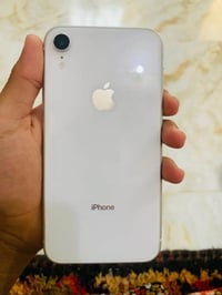 آيفون XR • ٢٥٦ • شاشة مكسورة