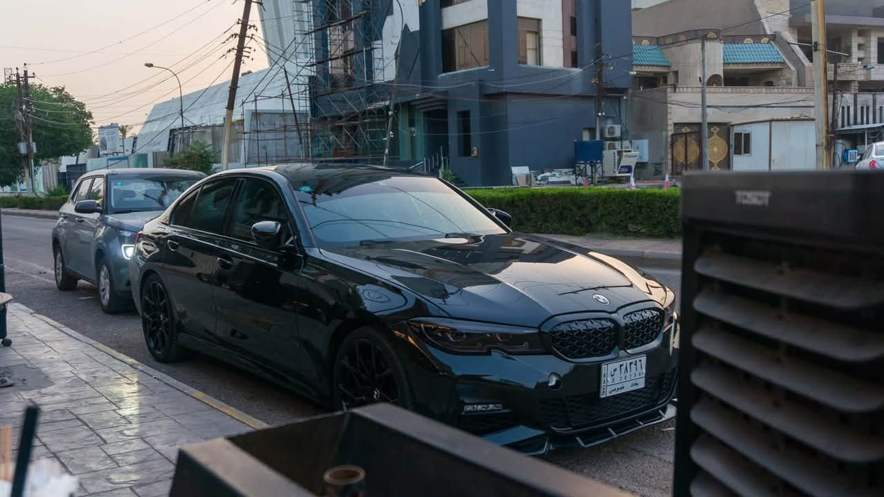 بي ام دبليو 2021
330 X drive 
ماشيه ٢٨ الف كيلو مو ميل
ام بكج بلاد مختم بكل مكان 
٦ كامرات  اوتو هولد 
٥ وضعيات قيادة  اوتو بارك 
مانع تصادم  رادارات 
حساسات ٣٦٠ هيداب دسبلاي 
كار بلاي واندرويد 
وشكو مواصفة بالفول موجودة كلهن موجودات 
بيها مشكلة بس بالتبريد وما مجيكها ومو مشكلة عالسعر اذا ما سويتها
سعر٢٦٥ وبي مجال
***********
