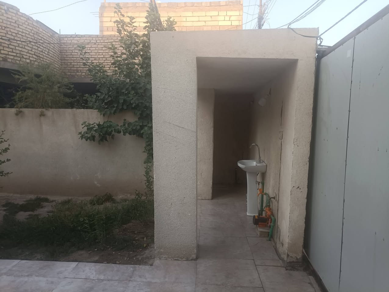 السلام عليكم 
بيت للبيع المواصفات داخل الصوره عرض الشارع 30 الواجهه 7 ونص و النزال 30 للاستفسار الاتصال على الرقم 
 ‏‪***********‬‏ أو مراسله خاص ماسنجر السعر مناسب جداً
