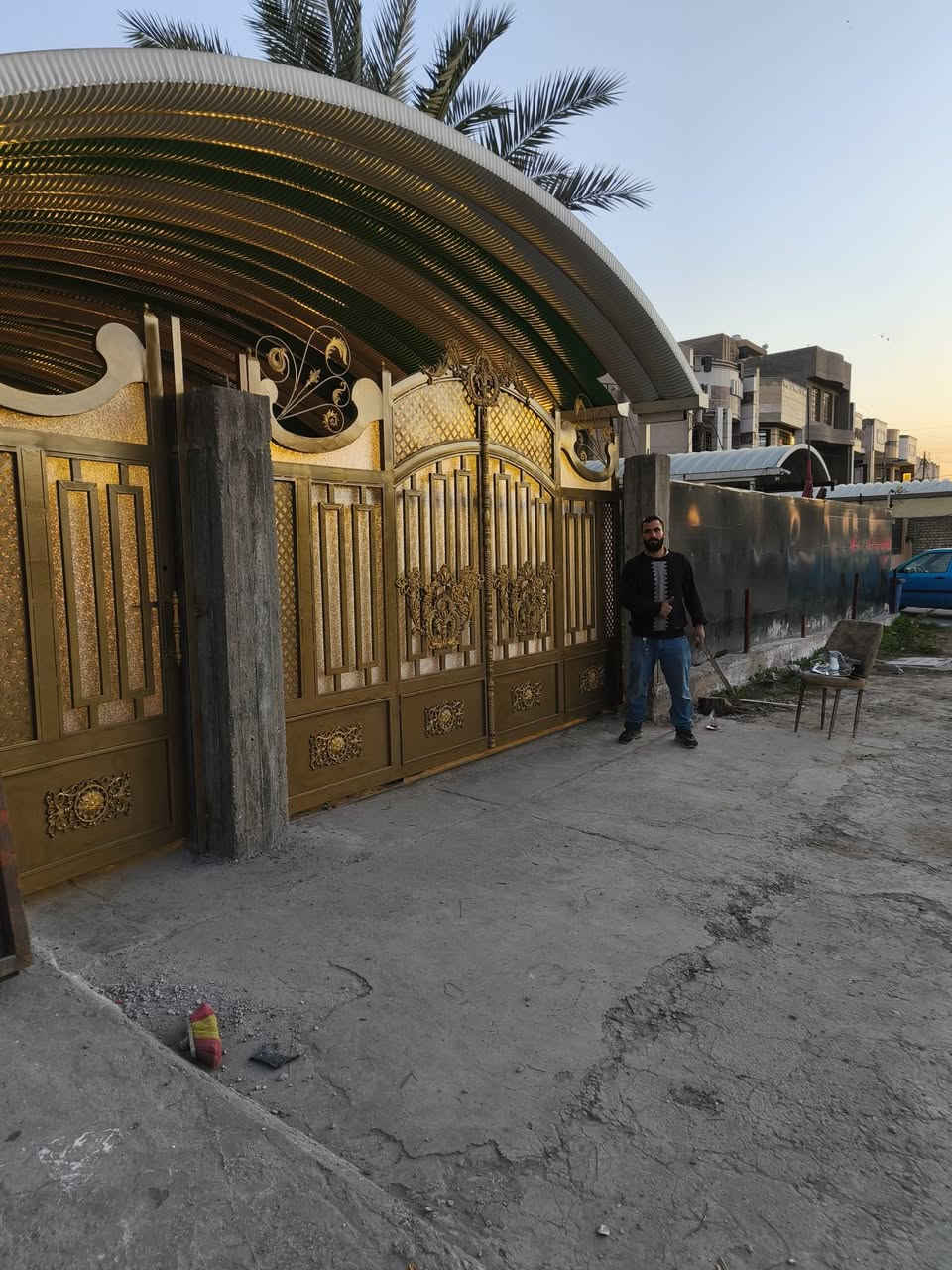 حداده حيدر الكناني
 مستعدون كافه انواع الحداده🧑‍🏭
 ابواب🚪 شبابيك🪟 كرفانات🏪 محجرات ☑️سقايف كيسبان✅ غرف سندويج✅ سياج خارجي ✅ مراجيح ✅قمريات مطابخ ✅يتوفر لدينا احدث الديكورات التركية 🇹🇷 العمل داخل بغداد العنوان بغداد العبيدي ***********

نص مكتوب في الصور:
- حدادة حيدر الكناني
- 2024
- h . n . k
- ***********