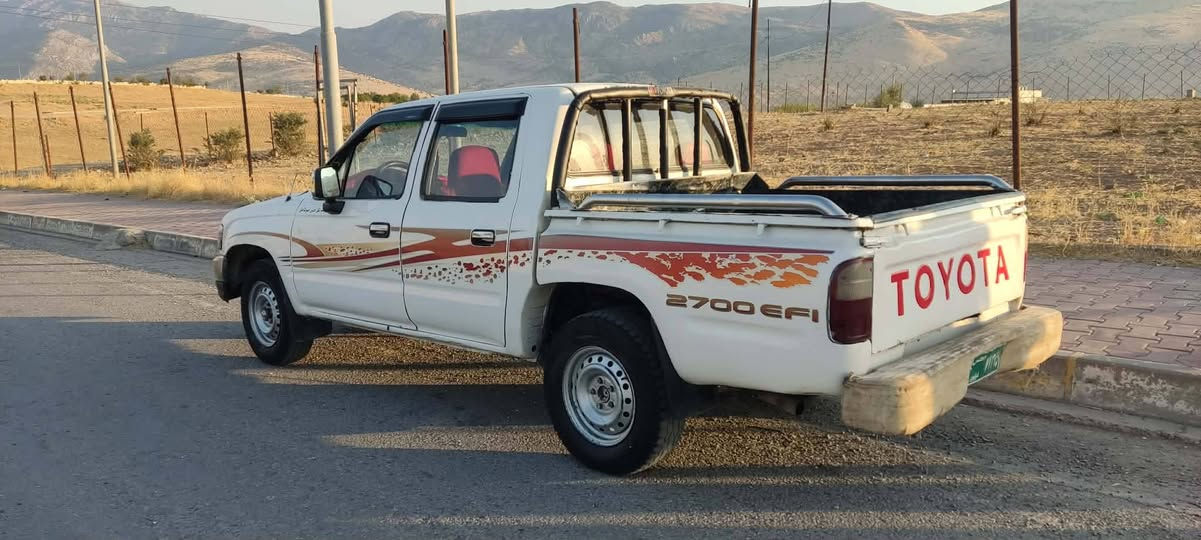 مۆدێل 2002ئاڕمی دهۆک بەشەرتی بەناوکردن مەکینە سپی مەڕغوب سێ پارچەی پێوەیەتی مەکینەی بەشەرت گێڕی یەکو دوی تەواونیە سەیارەکە جوانە ناوسورە هی مەعرەز نیە لەقەڵادزێم *********** بشدار, السليمانية
