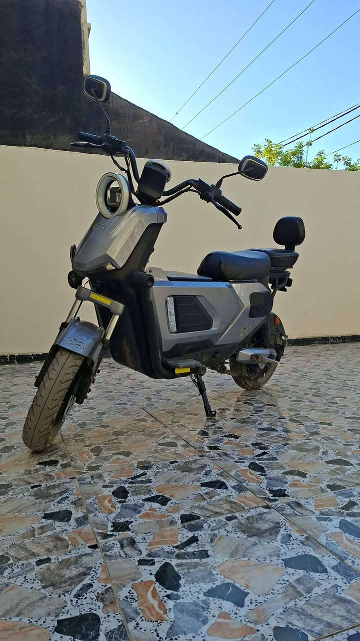 ‏دراجه سيزر ليو الجيل الاول  بطاريه ليثيوم فوسفات الحديد A 50 تمشي بالشحنة الوحدة 120 كيلو متر 4 سرعات للاستفسار اتصل ***********
‏
