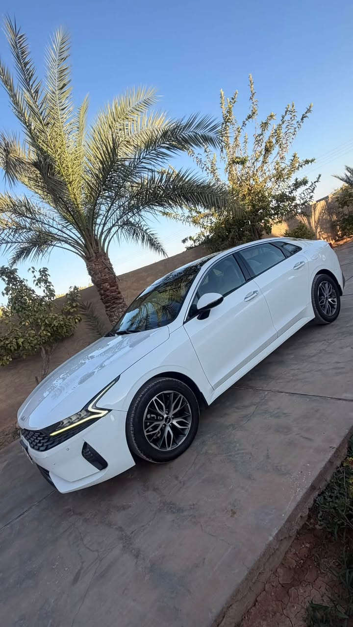 Kia k5 2023
وارد خليجي فول وكاله NIM
مكينة 2000 دوش المرغوب 
- شاشة تدعم ابل كاربلاي واندرويد اوتو
- سقف بونراما
- كشنات جلد
- كشنات تدفئة
- كشن كهرباء
- اوتو هولد
- هاند بريك دكمة
- حساسات خلفية وأمامية
- كامرة خلفية
- بصمة و تشغيل عن بعد ودخول ذكي
-لايت زينون متحرك + باك لايت LED  متصل 
-ويل كب كروم حجم 17
- ٥ انضمه قياده 
-مثبت سرعه
هواي مواصفات بعد 
- حادثها نص باب سايق بارد وكم رصعه خفيفه
- الممشى 260 الف كم ولسبير مو نازل 😂
تخم تاير جديد ومو ناقصها شي 
السعر 188 وبي مجال
المكان بغداد حي الجامعه 
اي استفسار ***********
