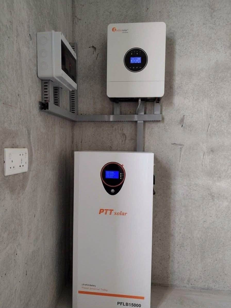 1. بطارية الخزن – PFI Solar

2. الإنفرتر العلوي (Inverter)

3.الاواح عدد8 لونجي 650x10

المنظومه مشتغله750 دوره فقط كامل مع تنصيب 
المنظومه 15 امبير صباحي وليلي15 
ضمان عقد يصير مده4 سنوات ستبدال 
*********** تواصل ويايه وبلخدمه وتصير قصد
