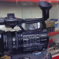 سوني NX100 نظيفة بمعنى الكلمة  ملحقات كارتونة و شاحنة و بطارية الاصلية...