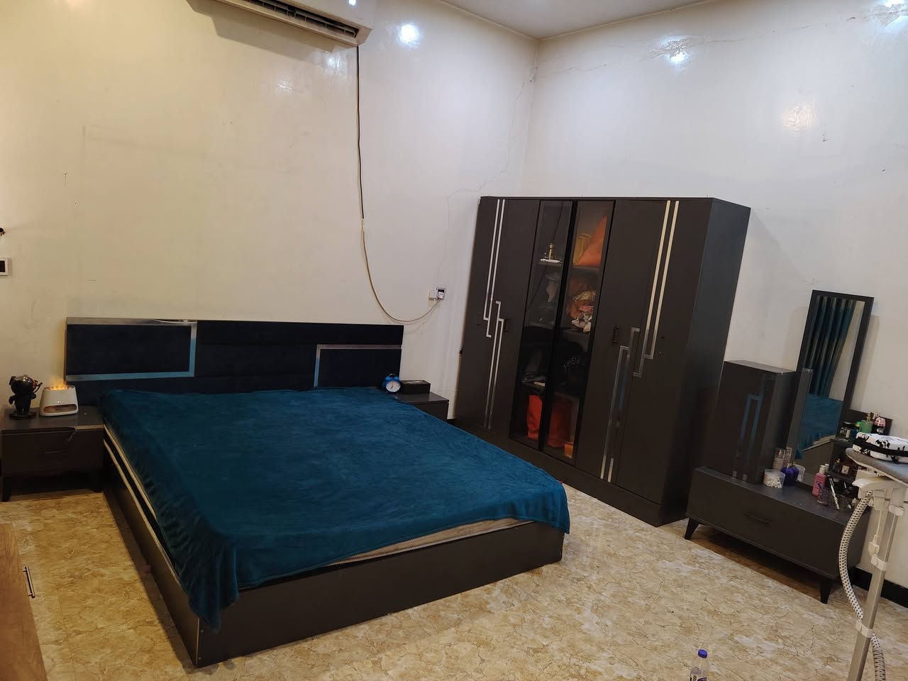 السلام عليكم أغراض بيت أثاث كامل للبيع
غرفه نوم
سبلت انفيرتر
طباخ
ثلاجه
غساله اوتوماتيك
كاونتر
سنك
قنينة غاز
مراوح سقفيه 2
صوبه كهربائية
مبرده
مغسله ومرايتها وميز
ميز بلازما
بردات عدد 6
بردات مطبخ
أغراض نواعم كومة
اوتي بخاري

مكان الأغراض الدوره المهديه الثانيه يم شيخ سردي 

ابيع الأغراض كامله ما ابيع حاجة وحدة للتواصل ***********
