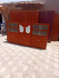 للبيع بوفيه مستعمله 2 ونص المكان الشوملي 078118121070 07764296085