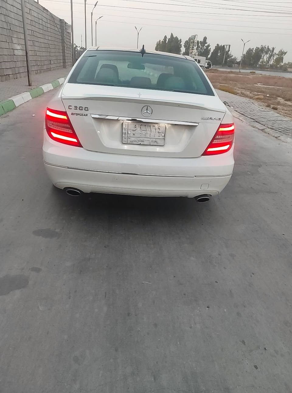 السلام عليكم مارسدس C300 خليجية 2012 قطعة وحدة صبغ بدون فتح فول مواصفات واحد علة واحد فتحة سقف كشنات جلد كشنات كهرباء تبريد ثلج سيارة جديدة رقمهة بغداد تحويل ثاني يوم مكان السيارة ديالى استفسار ***********

